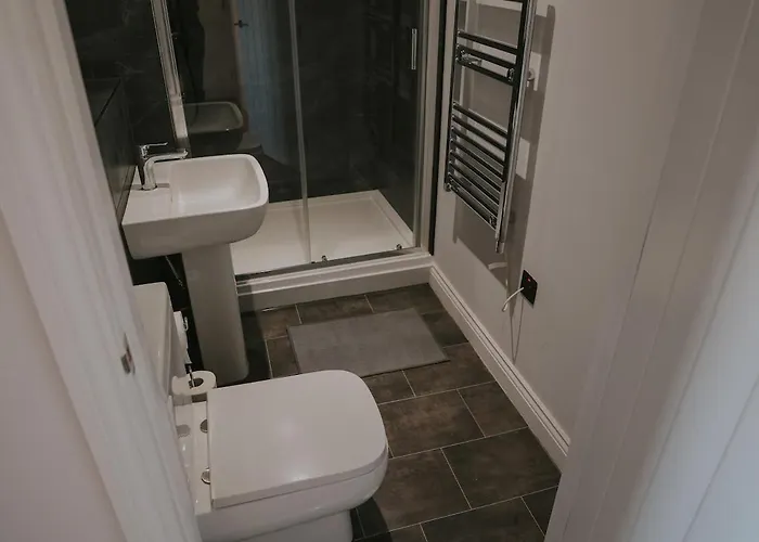 Spacious Second Floor Apartment, Fourth Avenue