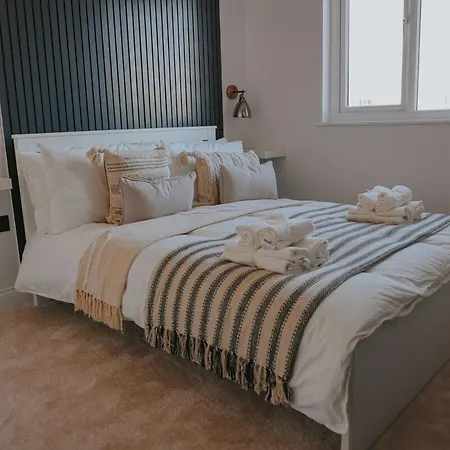 Spacious Second Floor Apartment, Fourth Avenue Appartement York