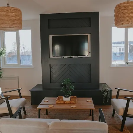 Апартаменты Spacious Second Floor Йорк